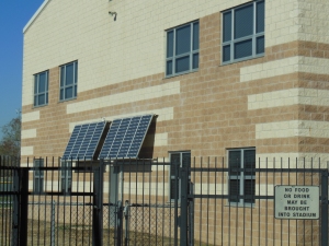 los edificios cuentan con algunas areas especificas para el aprovechamiento de energia solar